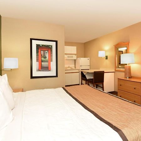 Extended Stay America Select Suites - Raleigh - Research Triangle Park - Hwy 55 Дърам Екстериор снимка