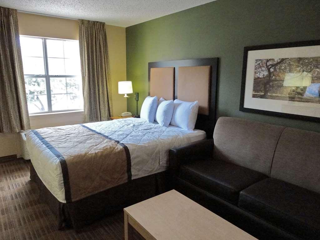 Extended Stay America Select Suites - Raleigh - Research Triangle Park - Hwy 55 Дърам Стая снимка