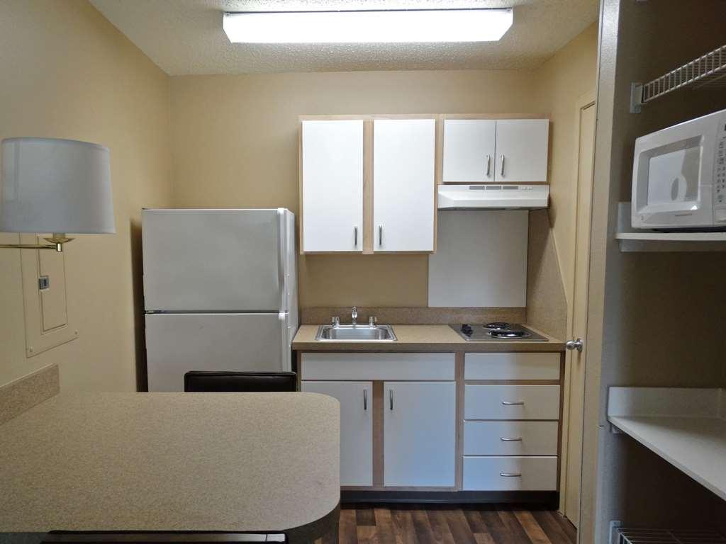 Extended Stay America Select Suites - Raleigh - Research Triangle Park - Hwy 55 Дърам Стая снимка