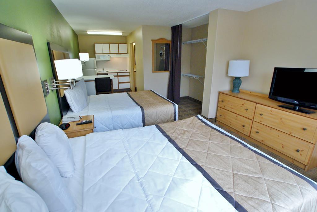 Extended Stay America Select Suites - Raleigh - Research Triangle Park - Hwy 55 Дърам Екстериор снимка