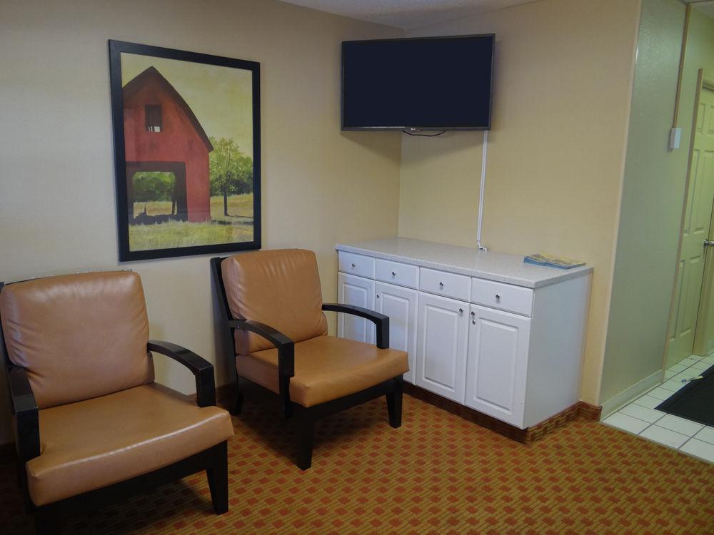 Extended Stay America Select Suites - Raleigh - Research Triangle Park - Hwy 55 Дърам Екстериор снимка