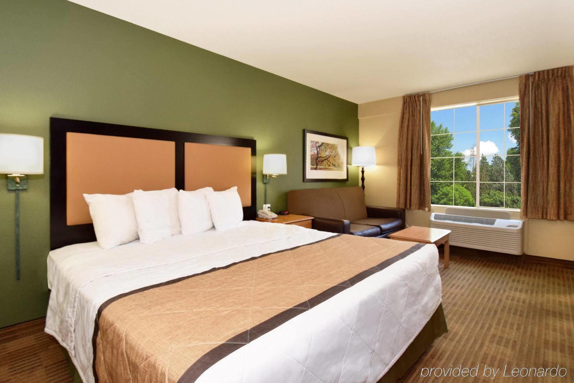 Extended Stay America Select Suites - Raleigh - Research Triangle Park - Hwy 55 Дърам Екстериор снимка