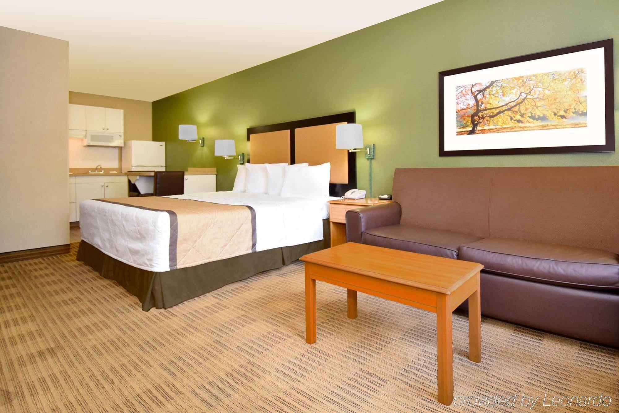 Extended Stay America Select Suites - Raleigh - Research Triangle Park - Hwy 55 Дърам Екстериор снимка