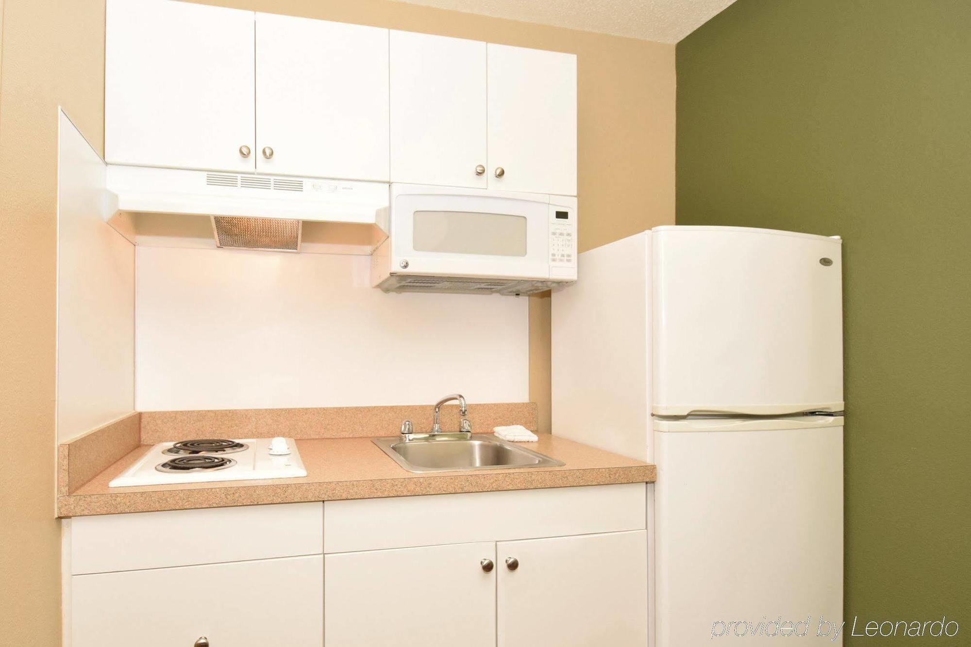 Extended Stay America Select Suites - Raleigh - Research Triangle Park - Hwy 55 Дърам Екстериор снимка